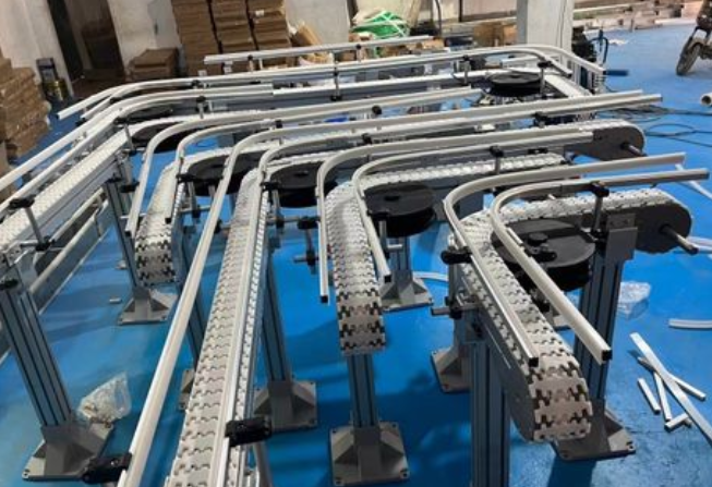 柔性鏈自動(dòng)輸送機(jī)有哪些特點(diǎn)？