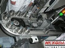 柔性鏈輸送線在醫(yī)藥、機(jī)械零件、食品和飲料工業(yè)中的應(yīng)用是什么？