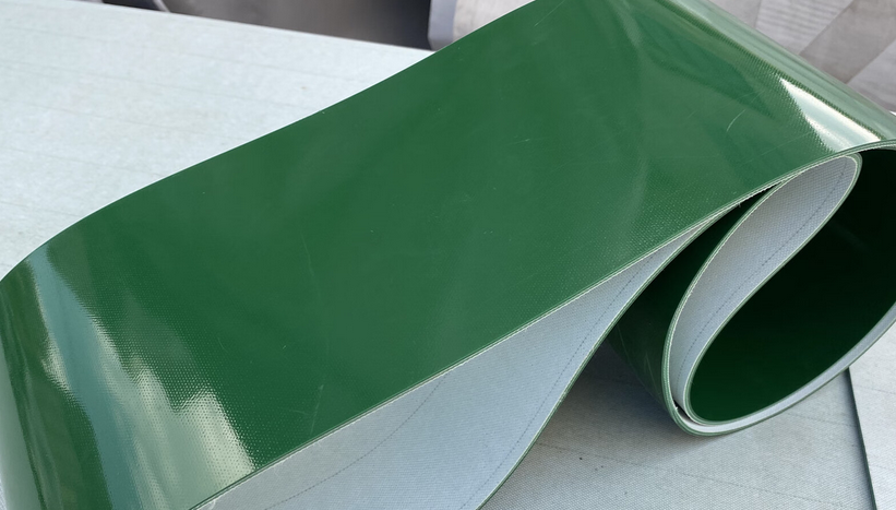 塑料輸送帶帶式輸送機有哪些優(yōu)缺點？