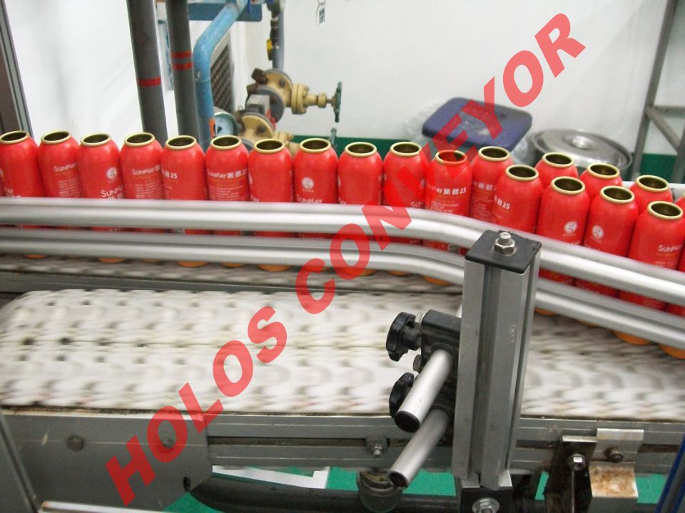 　　從國內(nèi)的實際應(yīng)用情況來看，皮帶輸送機的絞車?yán)o和液壓拉緊可以實現(xiàn)自動控制并且拉緊力可以調(diào)節(jié)，重錘拉緊裝置有著較高的安全可靠性。隨著工業(yè)和技術(shù)的發(fā)展，并且有著長距離、大運量、高帶速特征的大型皮帶輸送機已經(jīng)成為發(fā)展主流，由此對拉緊裝置提出了更高的要求，傳統(tǒng)的拉緊裝置逐漸顯示出其缺點，技術(shù)人員已將對拉緊裝置的研究方向逐步轉(zhuǎn)入到自動拉緊領(lǐng)域。如中礦業(yè)大學(xué)開發(fā)的YZL系列皮帶輸送機液壓絞車式自動拉緊裝置，它能根據(jù)帶式輸送機起動加速階段和平穩(wěn)運行階段對輸送帶拉力的不同要求，提供相應(yīng)的輸送帶拉力，并且在輸送帶拉力發(fā)生變化時準(zhǔn)確監(jiān)測并且及時的自動調(diào)整。